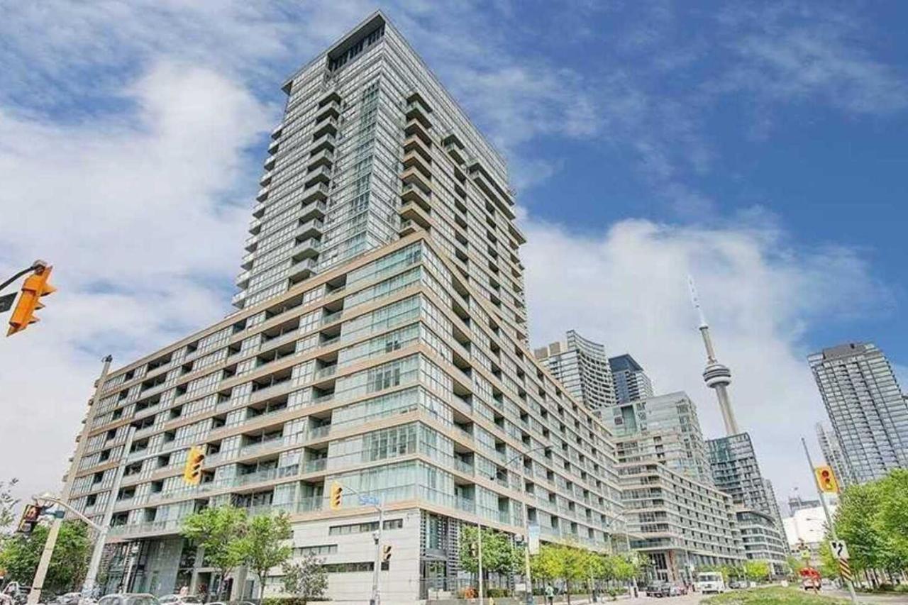 Three-Bedroom Condo With Free Parking Nearby Cn Tower With Lake View โตรอนโต ภายนอก รูปภาพ