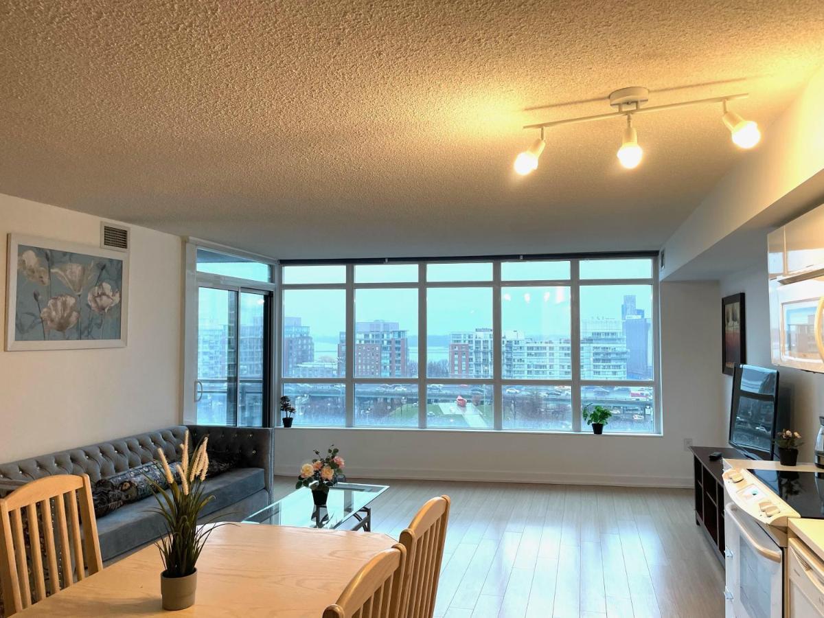 Three-Bedroom Condo With Free Parking Nearby Cn Tower With Lake View โตรอนโต ภายนอก รูปภาพ