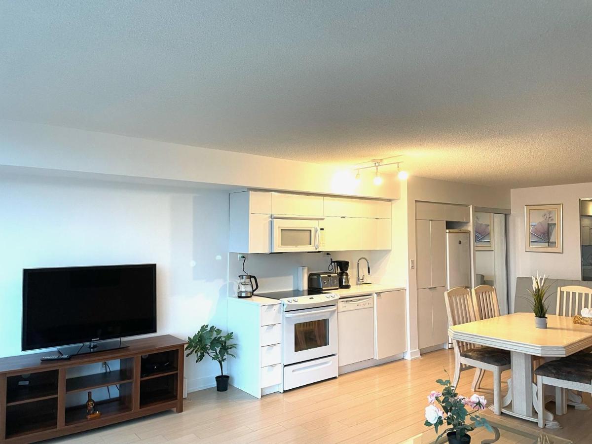 Three-Bedroom Condo With Free Parking Nearby Cn Tower With Lake View โตรอนโต ภายนอก รูปภาพ