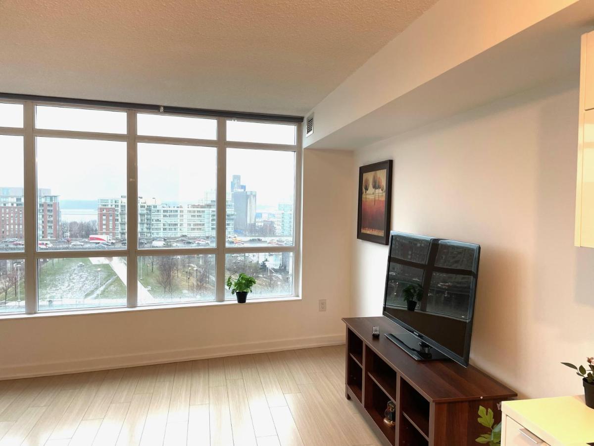 Three-Bedroom Condo With Free Parking Nearby Cn Tower With Lake View โตรอนโต ภายนอก รูปภาพ