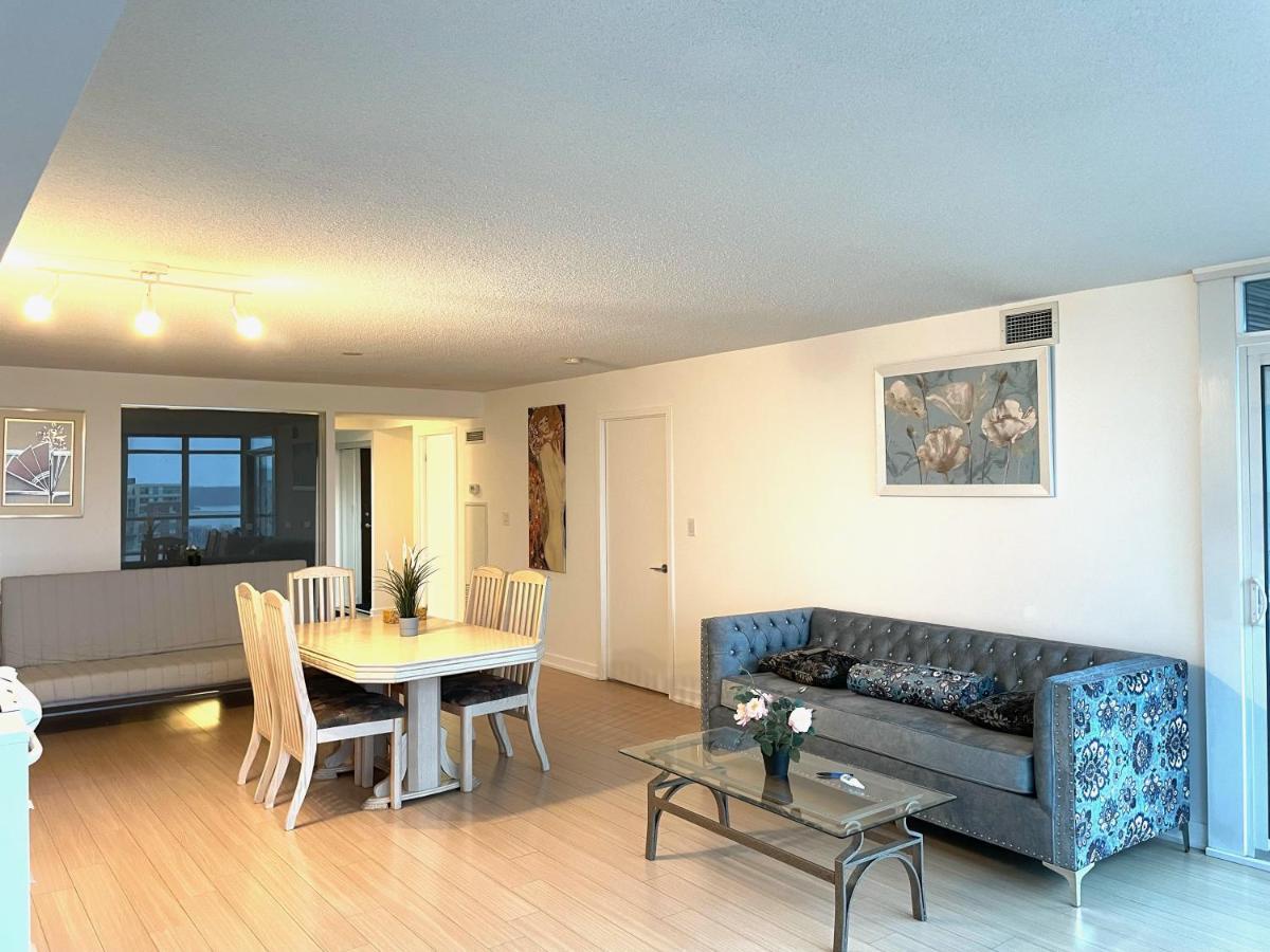 Three-Bedroom Condo With Free Parking Nearby Cn Tower With Lake View โตรอนโต ภายนอก รูปภาพ