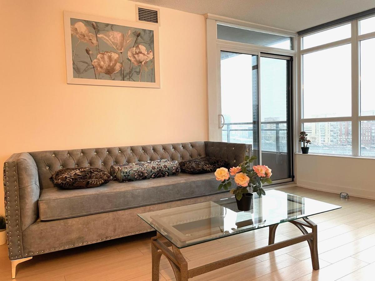 Three-Bedroom Condo With Free Parking Nearby Cn Tower With Lake View โตรอนโต ภายนอก รูปภาพ