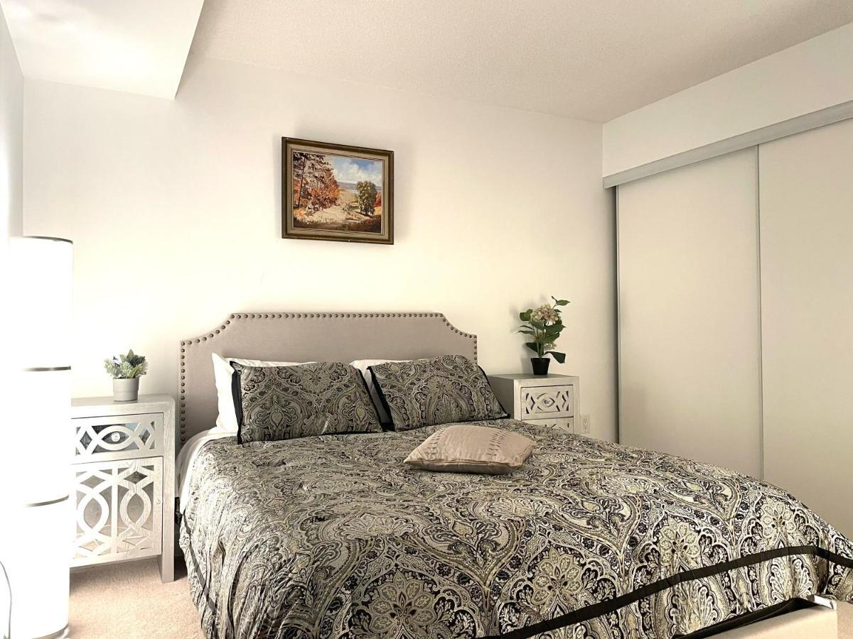 Three-Bedroom Condo With Free Parking Nearby Cn Tower With Lake View โตรอนโต ภายนอก รูปภาพ