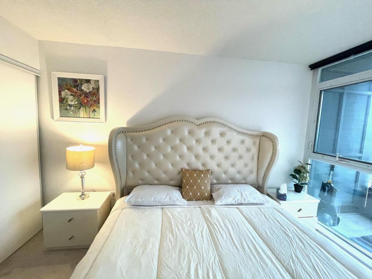 Three-Bedroom Condo With Free Parking Nearby Cn Tower With Lake View โตรอนโต ภายนอก รูปภาพ
