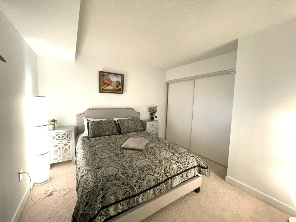 Three-Bedroom Condo With Free Parking Nearby Cn Tower With Lake View โตรอนโต ภายนอก รูปภาพ