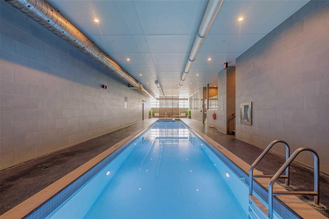 Three-Bedroom Condo With Free Parking Nearby Cn Tower With Lake View โตรอนโต ภายนอก รูปภาพ