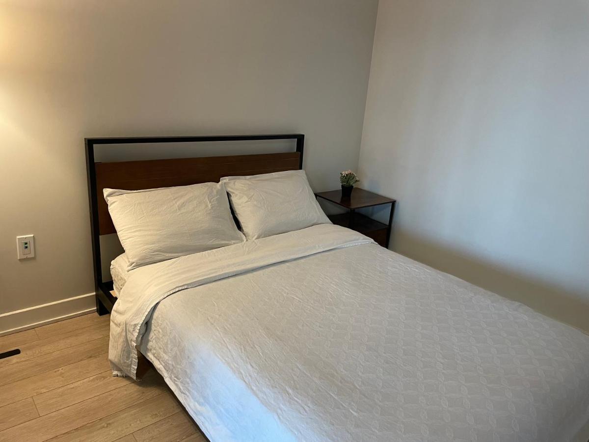 Three-Bedroom Condo With Free Parking Nearby Cn Tower With Lake View โตรอนโต ภายนอก รูปภาพ