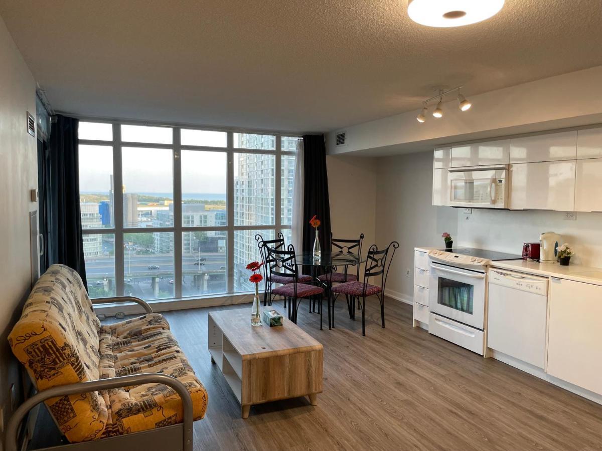 Three-Bedroom Condo With Free Parking Nearby Cn Tower With Lake View โตรอนโต ภายนอก รูปภาพ