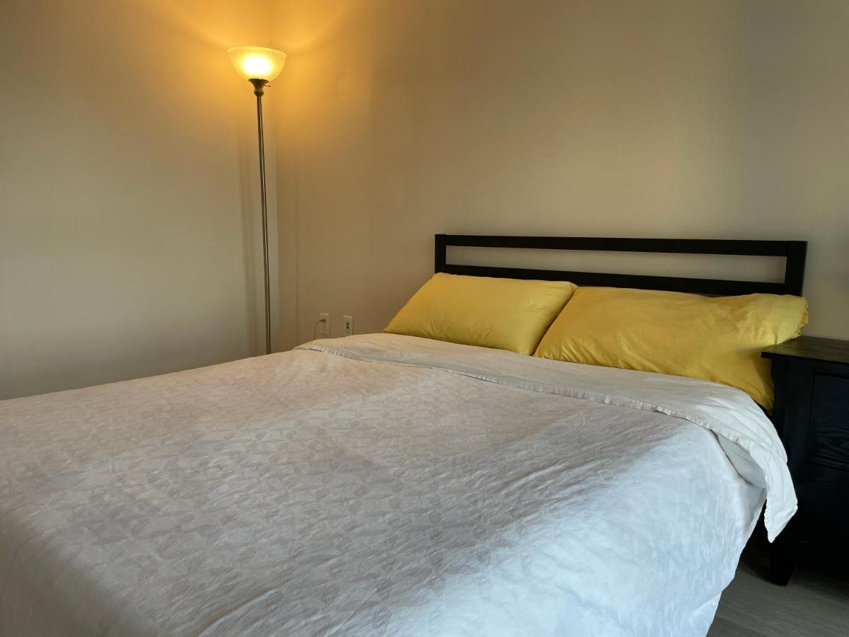 Three-Bedroom Condo With Free Parking Nearby Cn Tower With Lake View โตรอนโต ภายนอก รูปภาพ